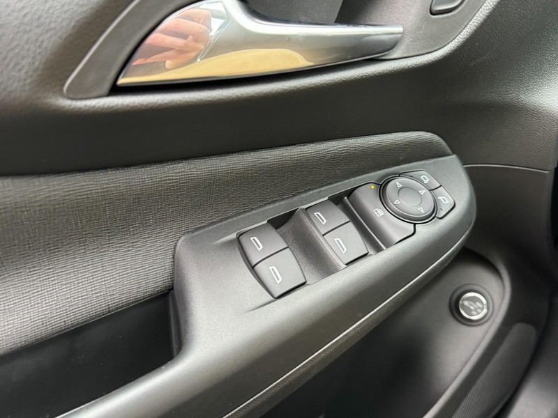 Buick Envista Vehicle Image 15