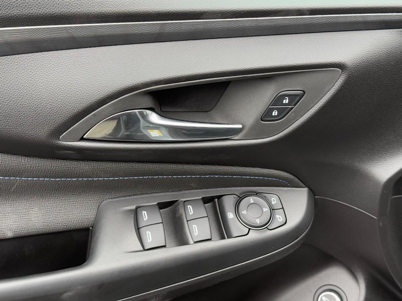 Buick Envista Vehicle Image 10