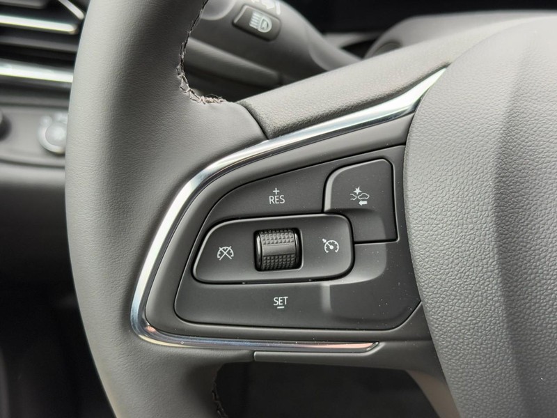 Buick Envista Vehicle Image 12