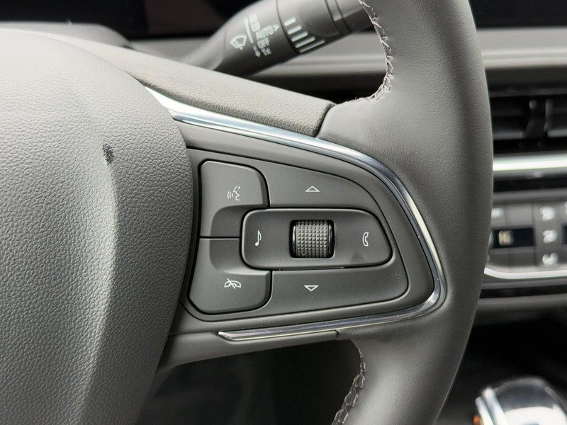 Buick Envista Vehicle Image 13