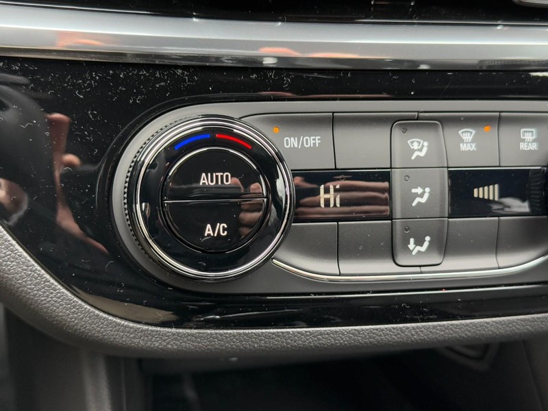 Buick Envista Vehicle Image 15
