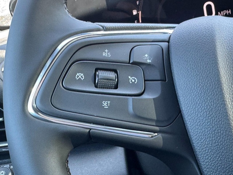 Buick Envista Vehicle Image 10