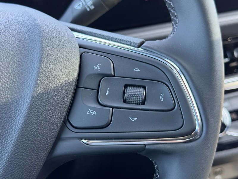 Buick Envista Vehicle Image 11