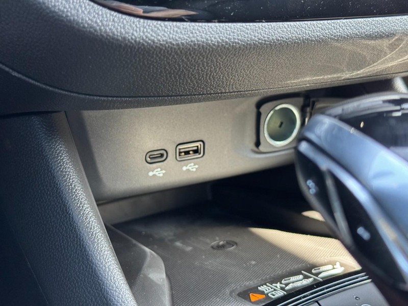Buick Envista Vehicle Image 13