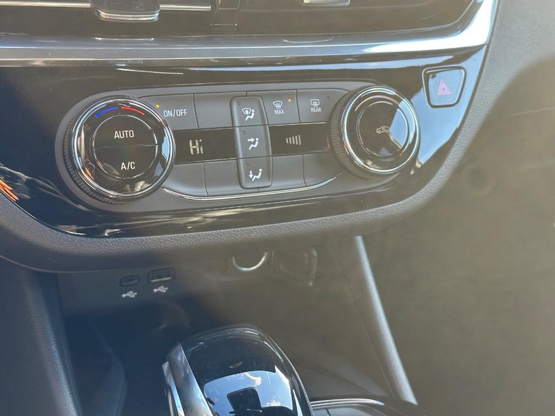 Buick Envista Vehicle Image 12