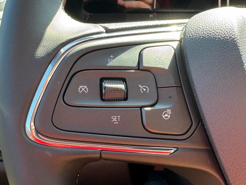Buick Envista Vehicle Image 10
