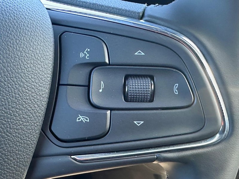 Buick Envista Vehicle Image 10
