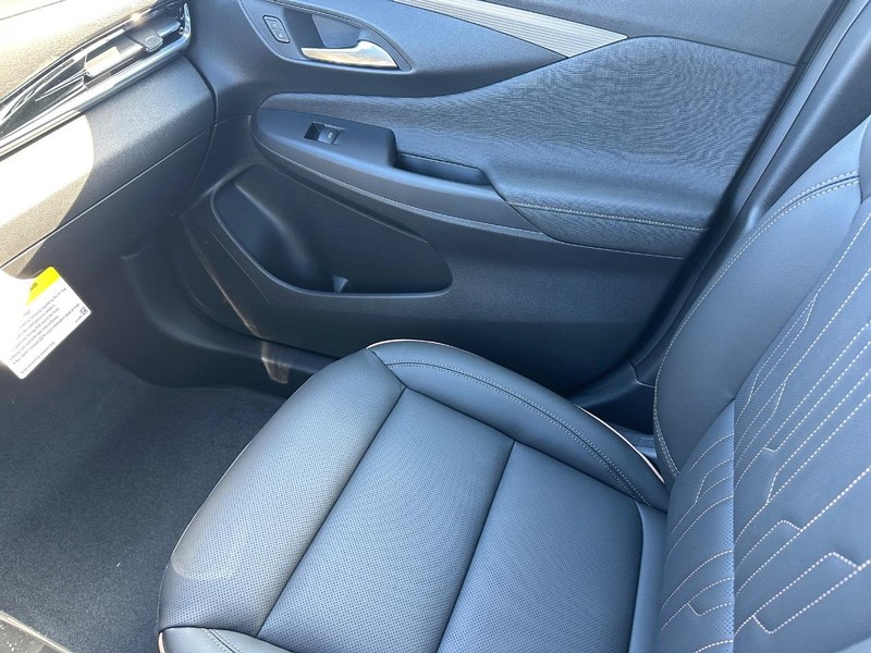 Buick Envista Vehicle Image 16