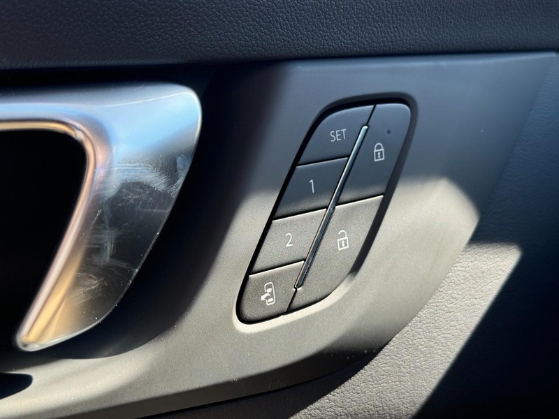 Buick Enclave Vehicle Image 11
