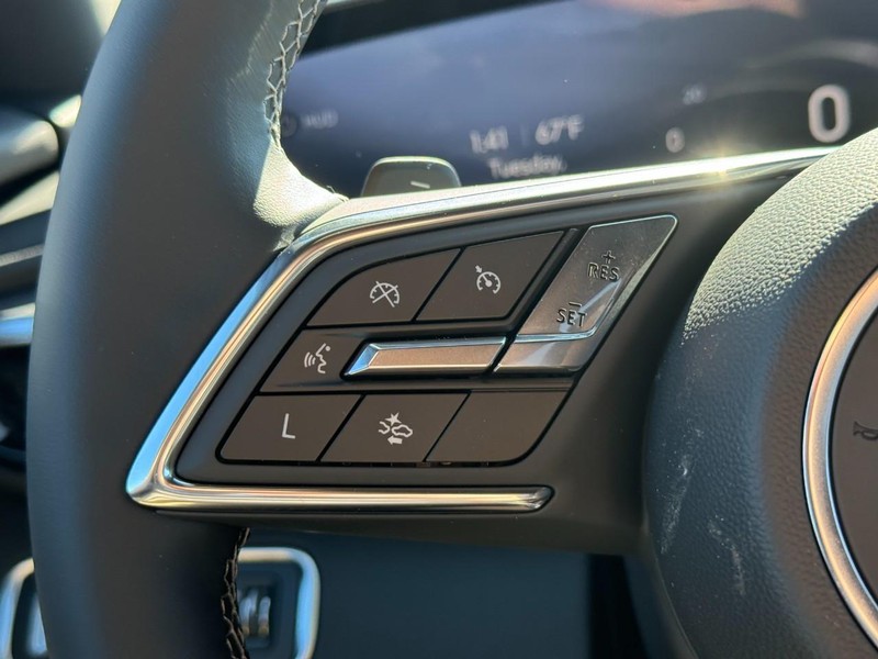 Buick Enclave Vehicle Image 12