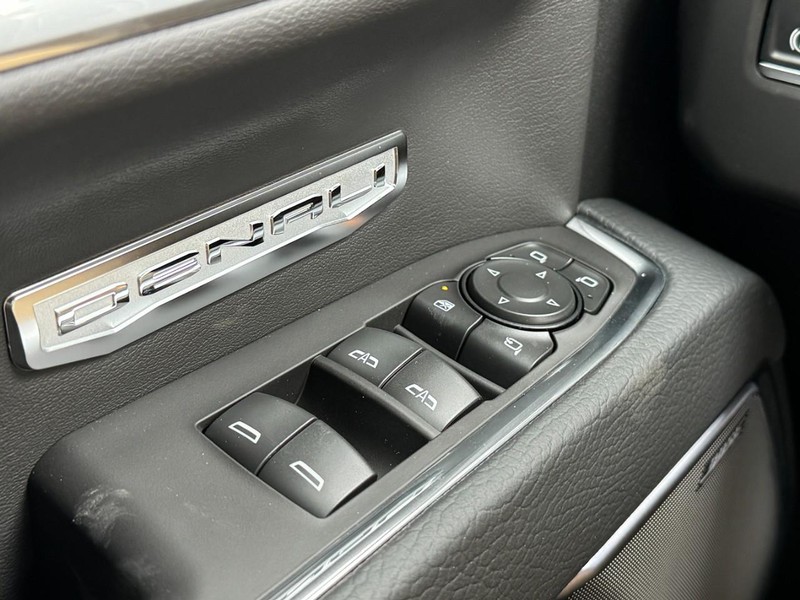 GMC Sierra 1500 Vehicle Image 17