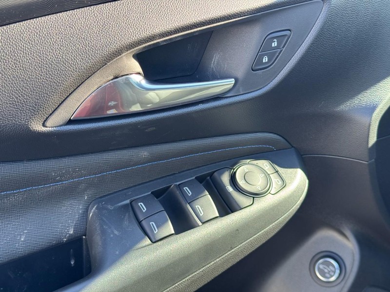 Buick Envista Vehicle Image 11