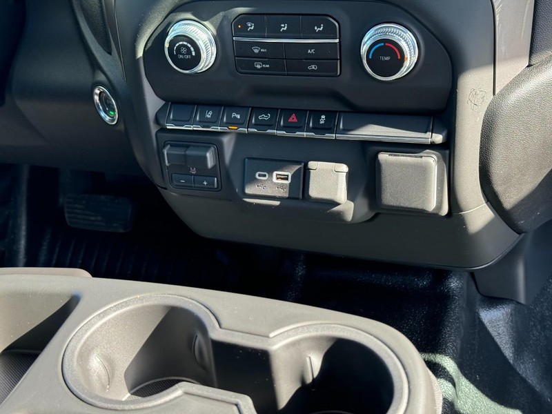 GMC Sierra 2500HD Vehicle Image 09
