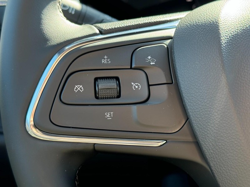 Buick Envista Vehicle Image 10