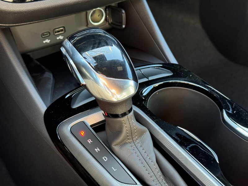 Buick Envista Vehicle Image 12
