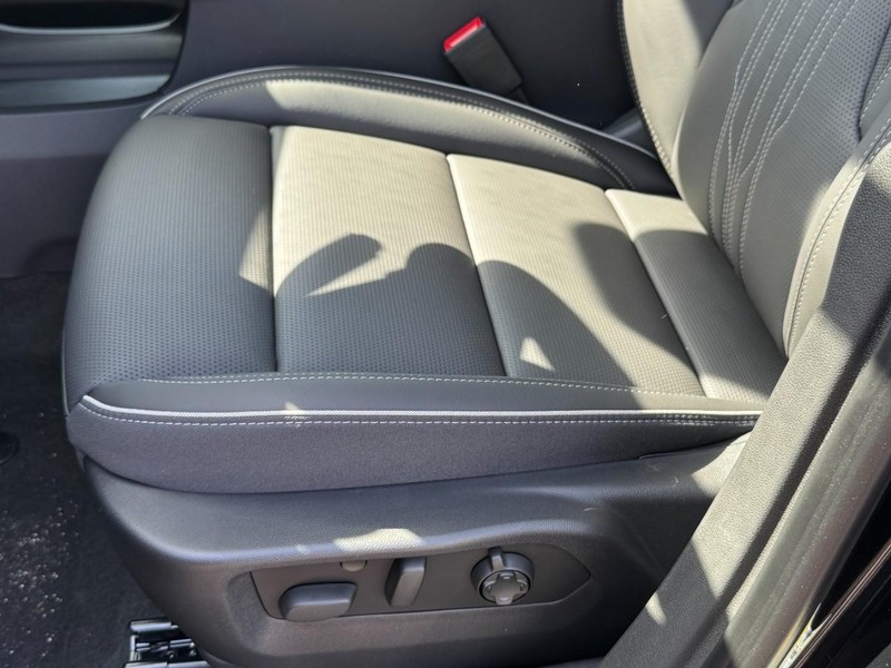 Buick Envision Vehicle Image 16