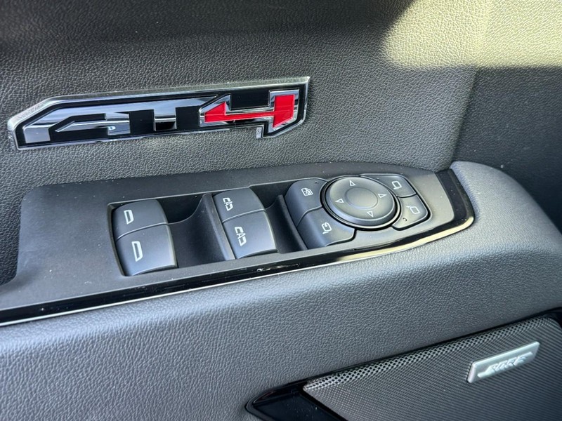 GMC Sierra 1500 Vehicle Image 16