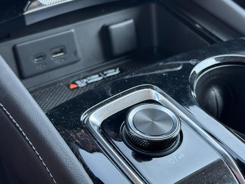 Buick Envision Vehicle Image 12