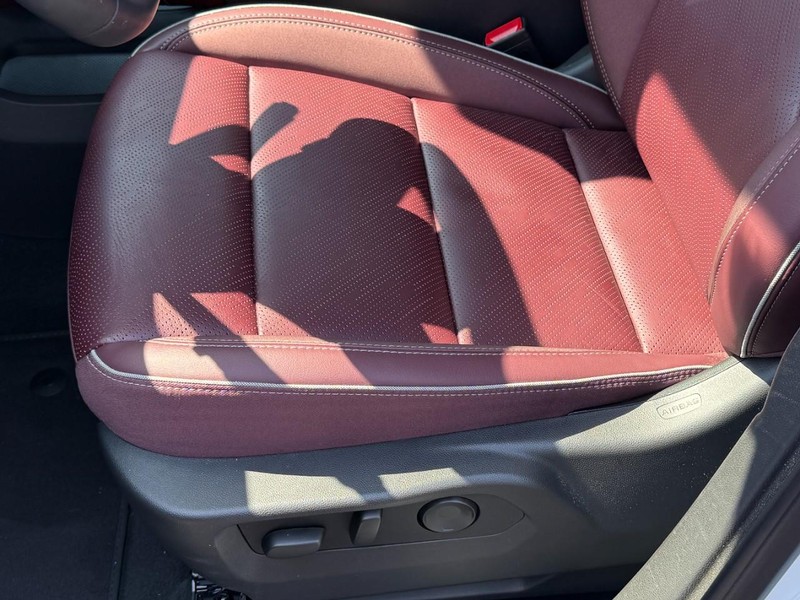 Buick Envision Vehicle Image 17