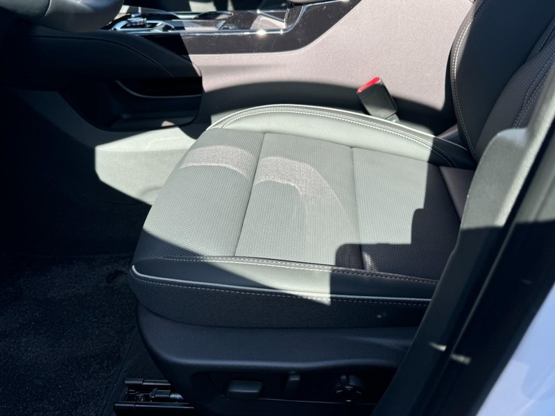 Buick Envision Vehicle Image 16