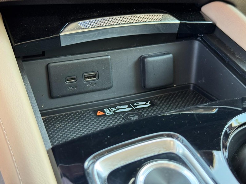 Buick Envision Vehicle Image 12
