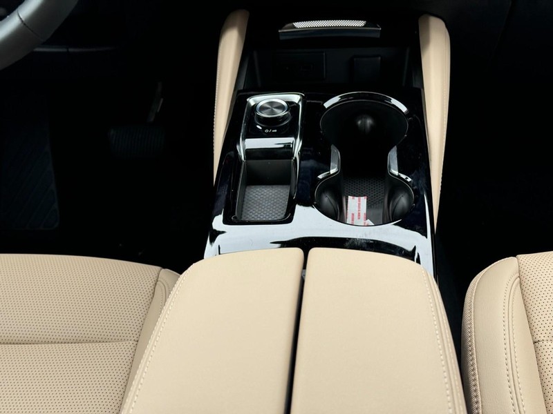 Buick Envision Vehicle Image 09