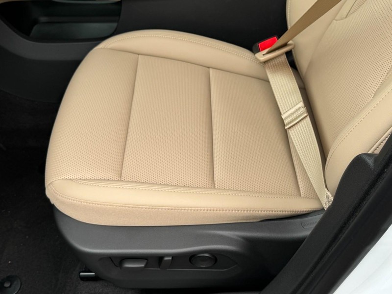 Buick Envision Vehicle Image 18