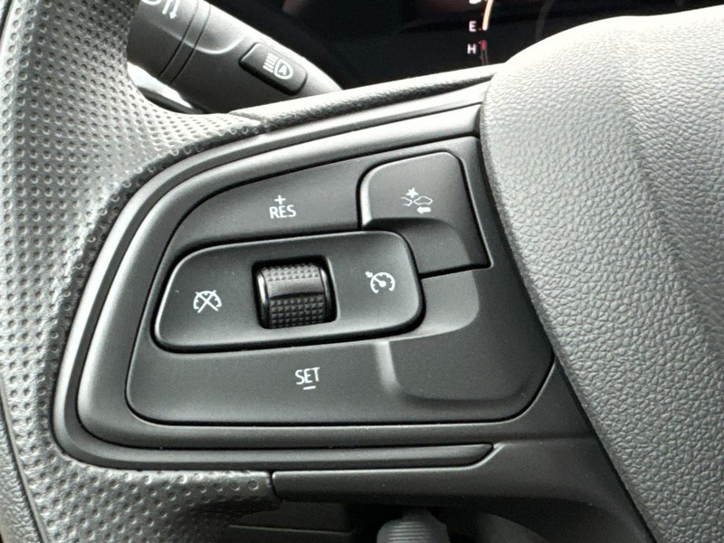 Buick Envista Vehicle Image 10