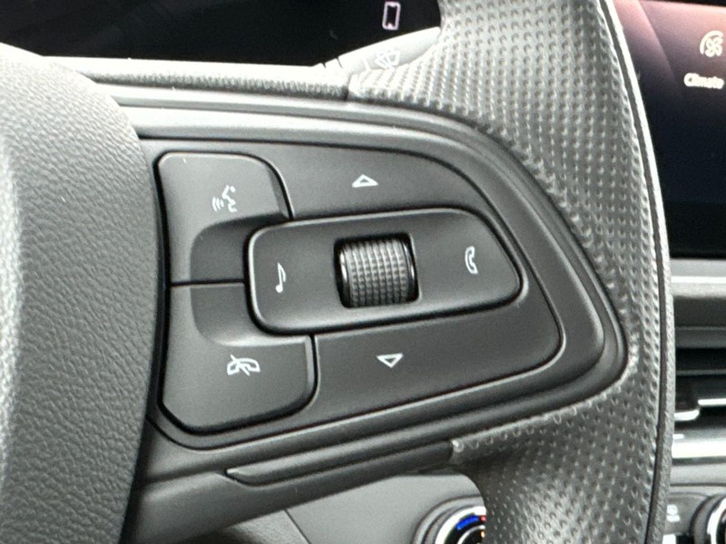 Buick Envista Vehicle Image 11