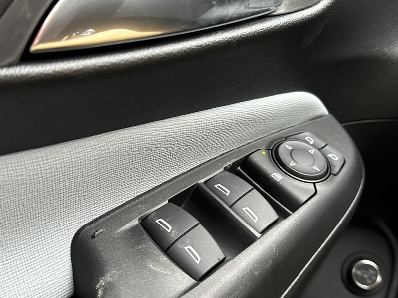 Buick Envista Vehicle Image 14