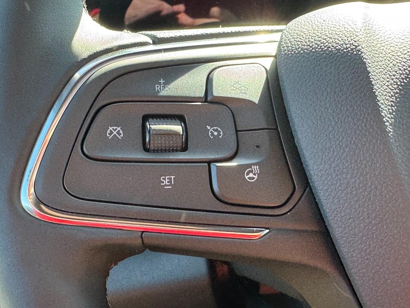 Buick Envista Vehicle Image 10