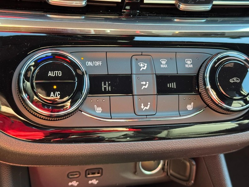 Buick Envista Vehicle Image 12