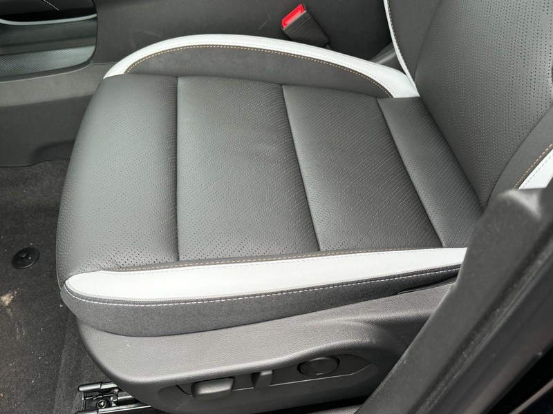 Buick Envision Vehicle Image 17