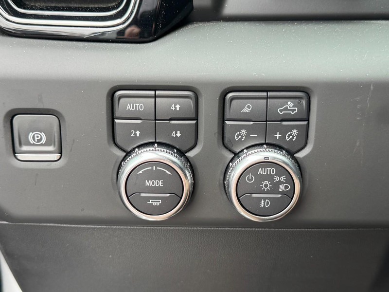 GMC Sierra 1500 Vehicle Image 11