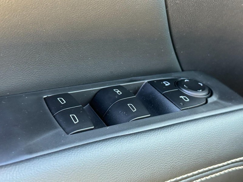GMC Terrain Vehicle Image 15