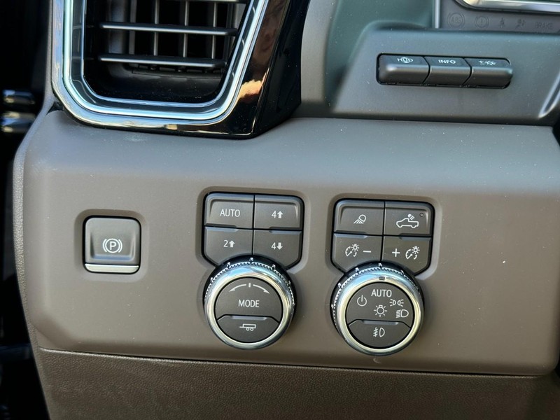 GMC Sierra 1500 Vehicle Image 11