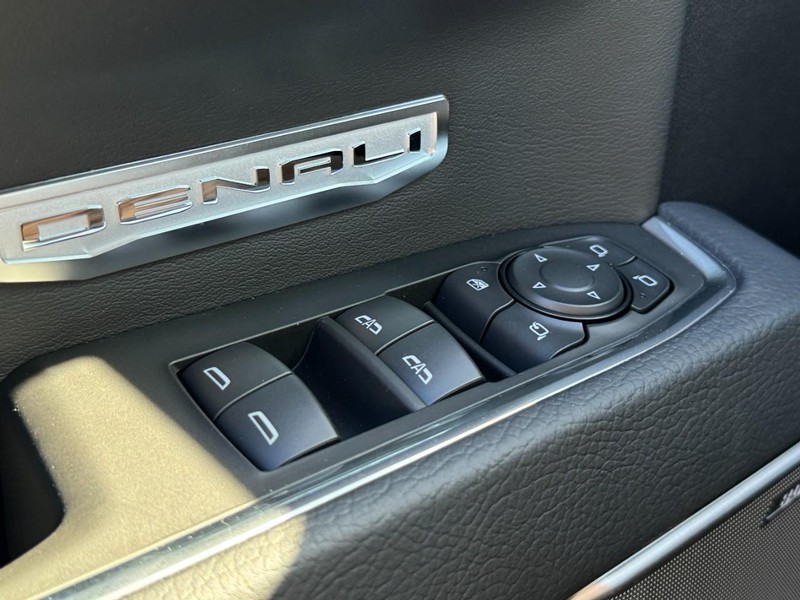 GMC Sierra 1500 Vehicle Image 18