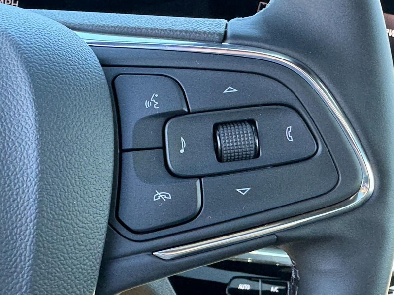 Buick Envista Vehicle Image 11