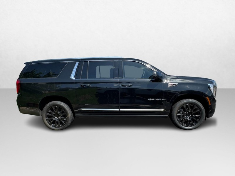 GMC Yukon XL Vehicle Image 02