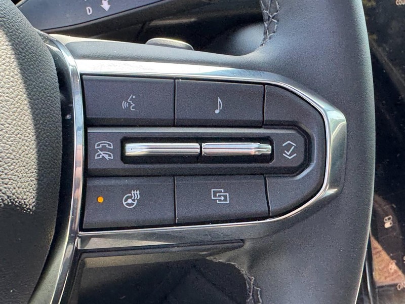 GMC Yukon XL Vehicle Image 14