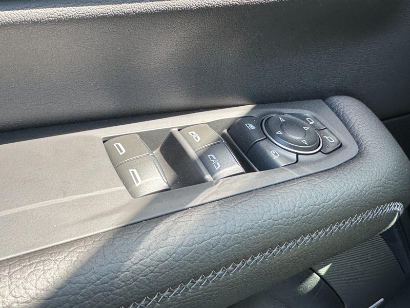 GMC Yukon XL Vehicle Image 19