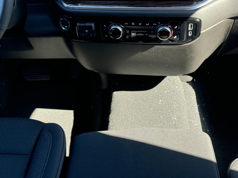 GMC Sierra 1500 Vehicle Image 09