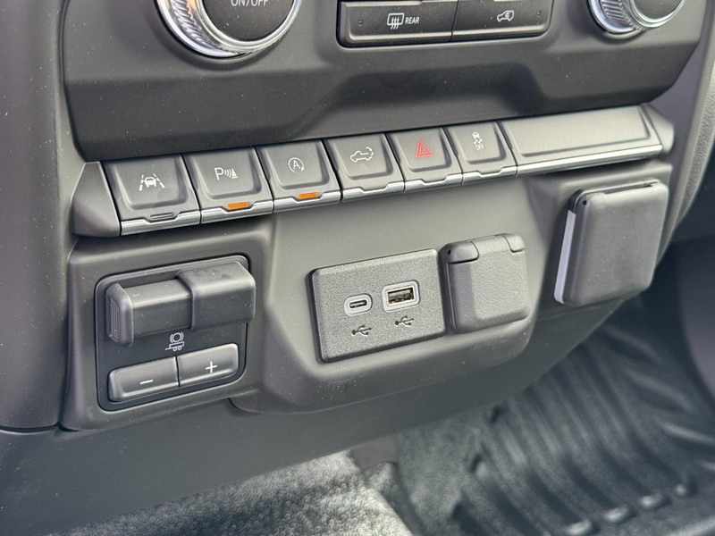 GMC Sierra 1500 Vehicle Image 12