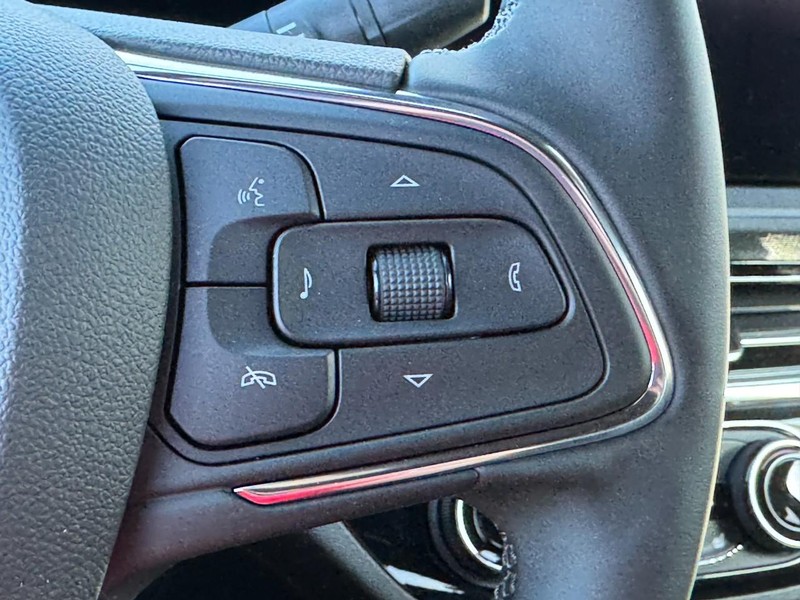 Buick Envista Vehicle Image 11