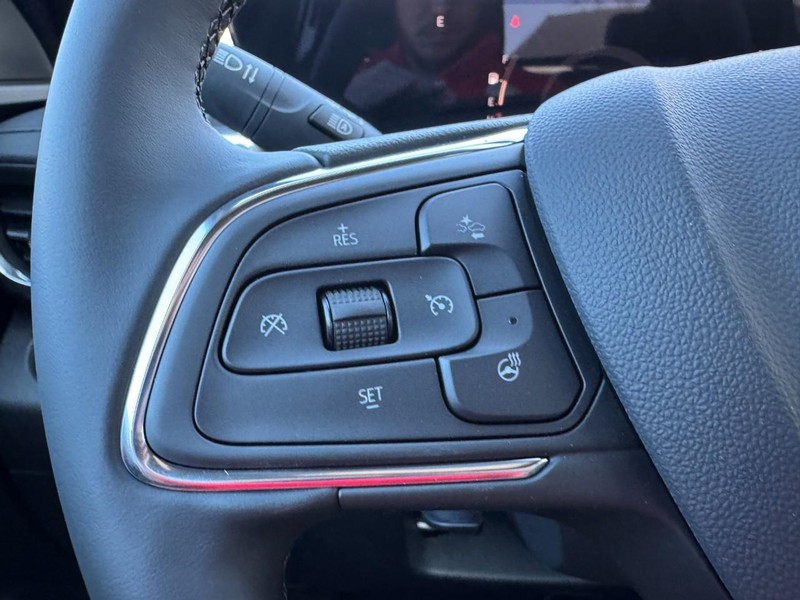 Buick Envista Vehicle Image 11
