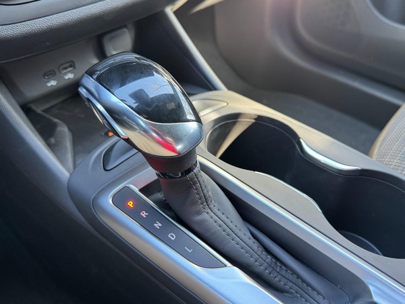 Buick Envista Vehicle Image 13