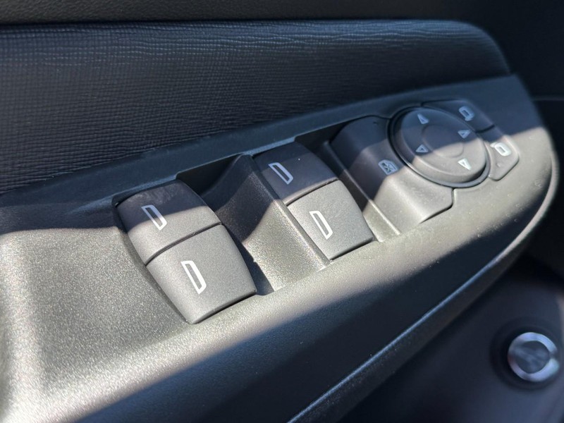 Buick Envista Vehicle Image 16