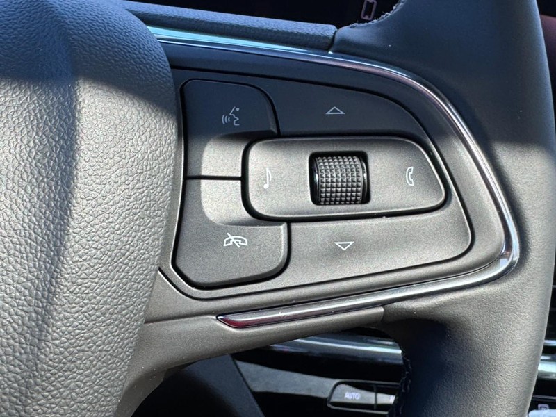 Buick Envista Vehicle Image 11