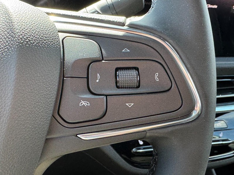 Buick Envista Vehicle Image 11