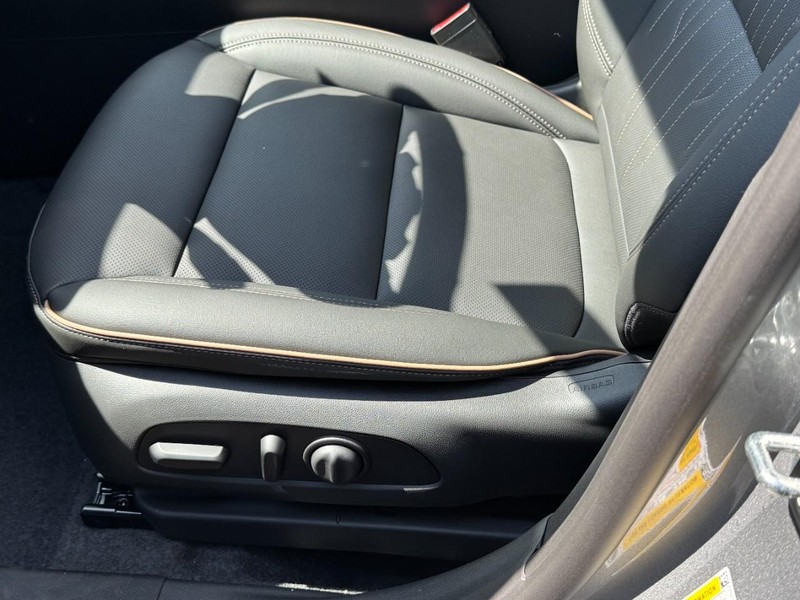 Buick Envista Vehicle Image 15